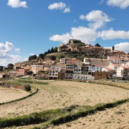 Vista panorámica de Culla, pueblo medieval de piedra en lo alto de una montaña del Alto Maestrazgo de Castellón