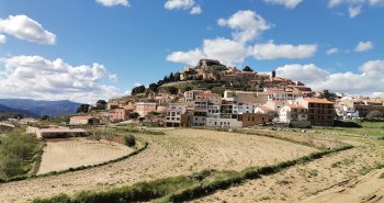 Vista panorámica de Culla, pueblo medieval de piedra en lo alto de una montaña del Alto Maestrazgo de Castellón