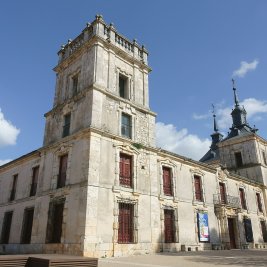 Vista panorámica de Nuevo Baztán con el palacio-iglesia barroco de San Francisco Javier y sus torres gemelas