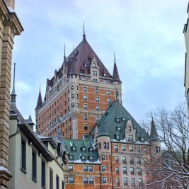 El Château Frontenac sobre el casco antiguo de Quebec, Canadá