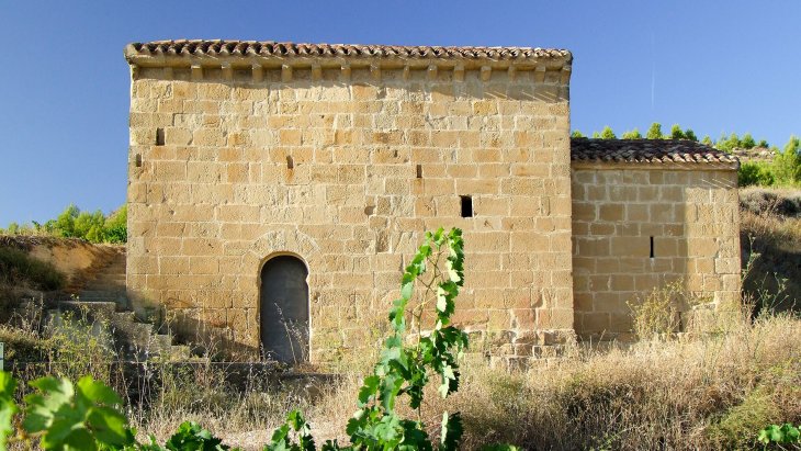 San Vicente de la Sonsierra con su castillo y basílica en lo alto del cerro sobre el río Ebro