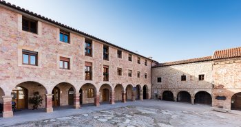 Panorámica de Sigüenza con la catedral y el castillo dominando el caserío medieval